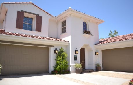 איך לחסוך בעלויות התיקון של דלת מוסך (Garage Door)? 